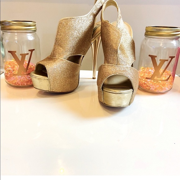Steve Madden Shoes - 🦋SALE🦋 Glitter gold STEVE MADDEN peep toe stilettos
